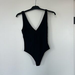 Aritzia Babaton V-Neck Contour Bodysuit